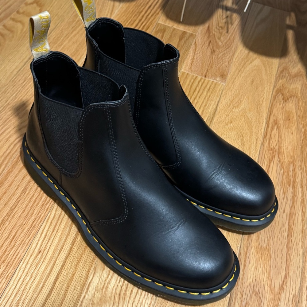 Doc Marten 2976 Vegan Chelsea Boots